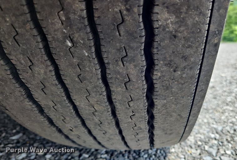 image for item OK9899 2020 Kenworth  T680 semi truck