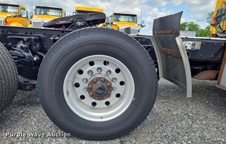 image for item OK9899 2020 Kenworth  T680 semi truck