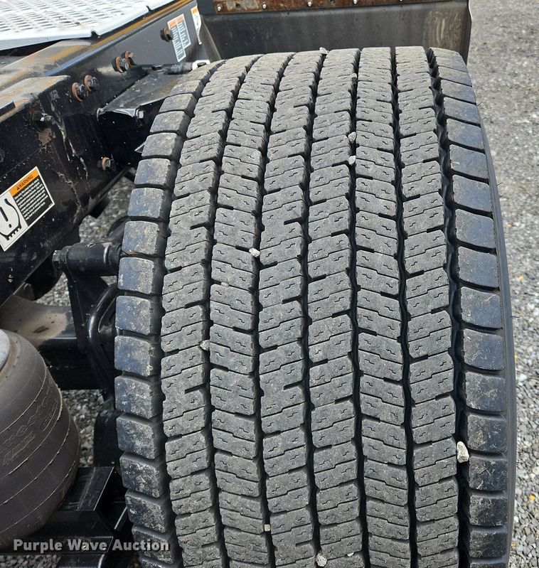 image for item OK9899 2020 Kenworth  T680 semi truck