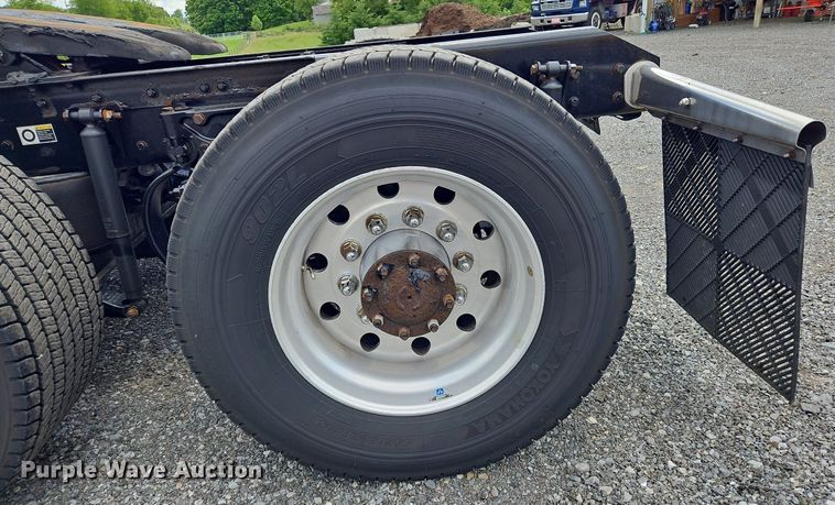 image for item OK9899 2020 Kenworth  T680 semi truck