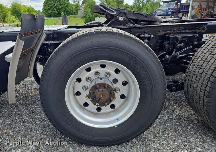 image for item OK9899 2020 Kenworth  T680 semi truck