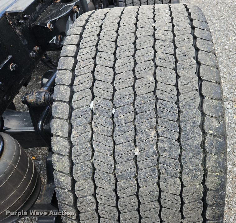 image for item OK9899 2020 Kenworth  T680 semi truck