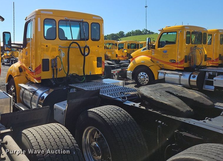 image for item OK9913 2021 Kenworth T680 semi truck