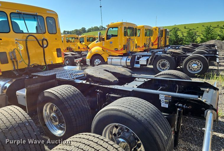 image for item OK9913 2021 Kenworth T680 semi truck