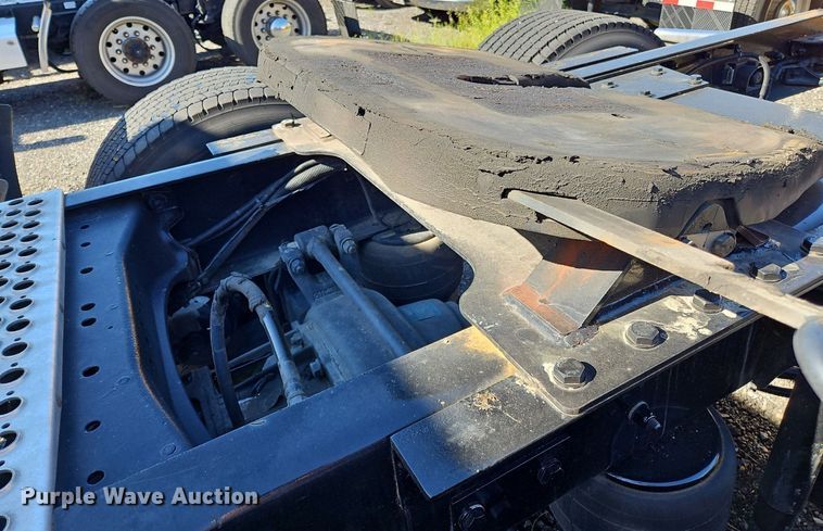 image for item OK9913 2021 Kenworth T680 semi truck