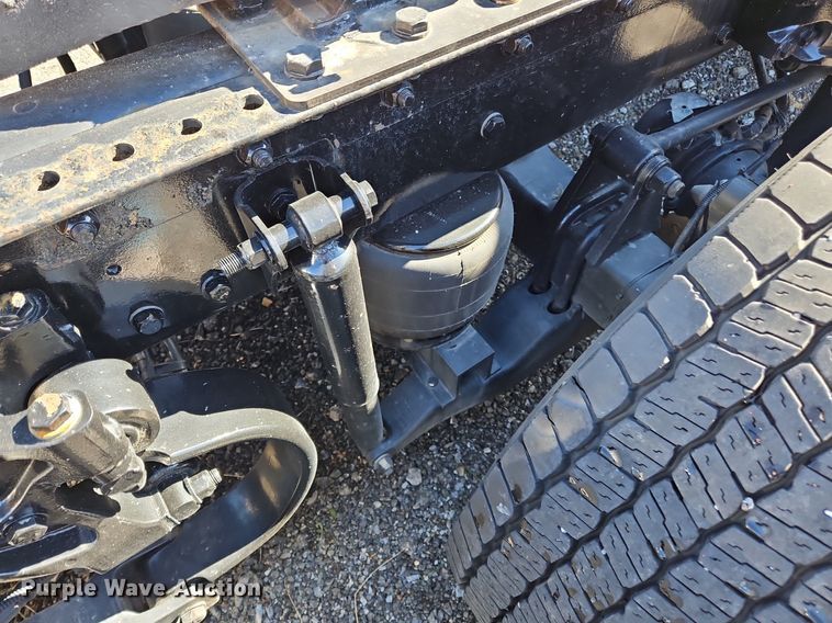 image for item OK9913 2021 Kenworth T680 semi truck