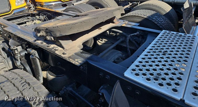 image for item OK9913 2021 Kenworth T680 semi truck