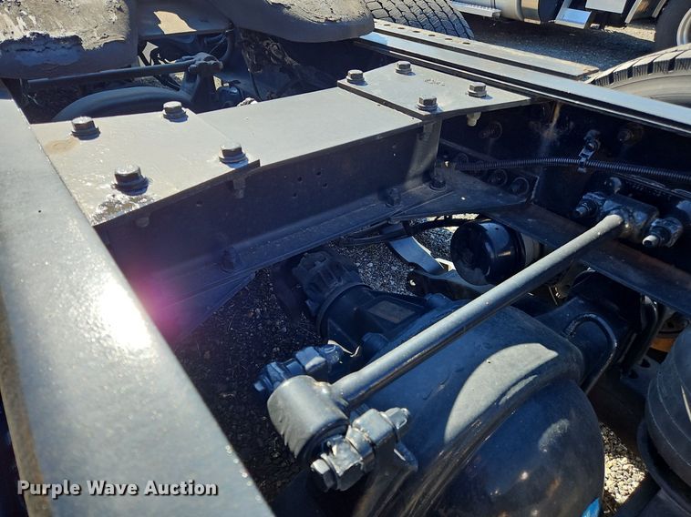 image for item OK9913 2021 Kenworth T680 semi truck