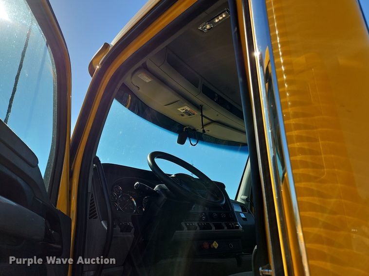 image for item OK9913 2021 Kenworth T680 semi truck