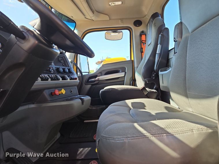 image for item OK9913 2021 Kenworth T680 semi truck