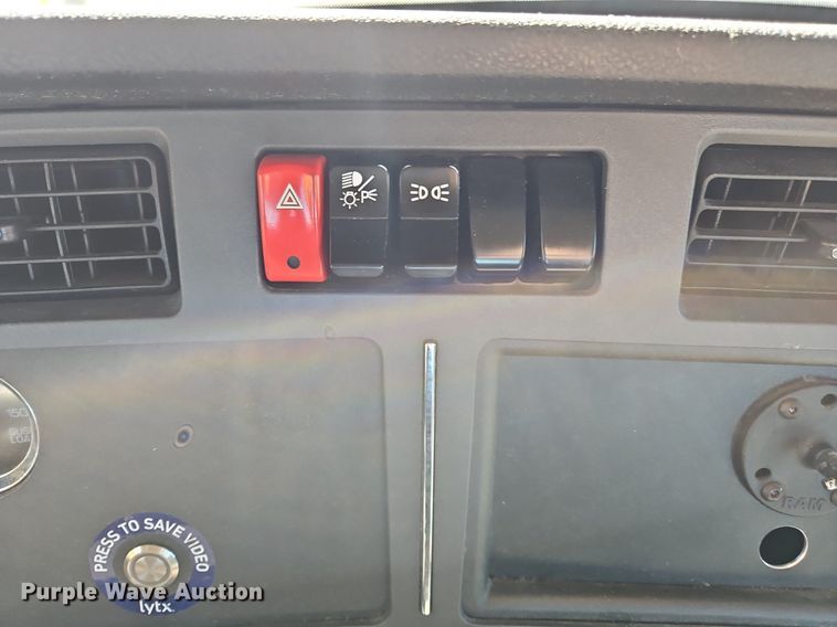 image for item OK9913 2021 Kenworth T680 semi truck