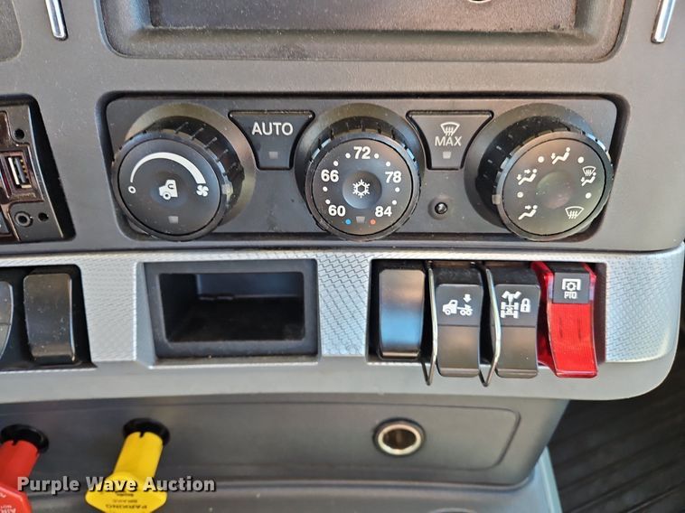 image for item OK9913 2021 Kenworth T680 semi truck