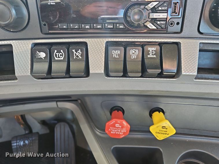 image for item OK9913 2021 Kenworth T680 semi truck