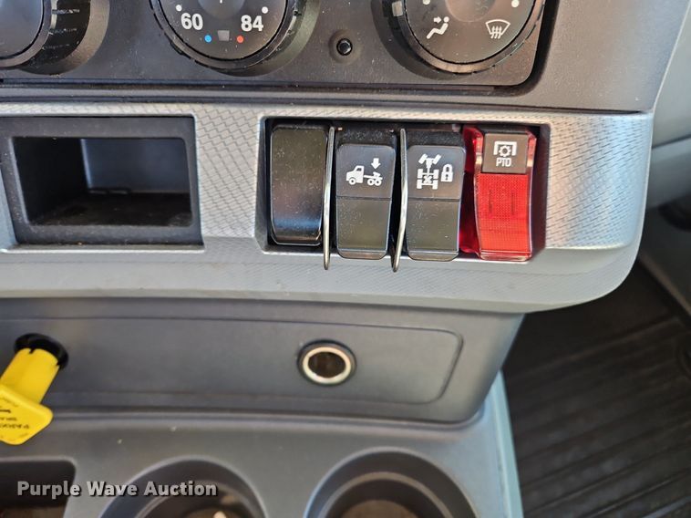 image for item OK9913 2021 Kenworth T680 semi truck