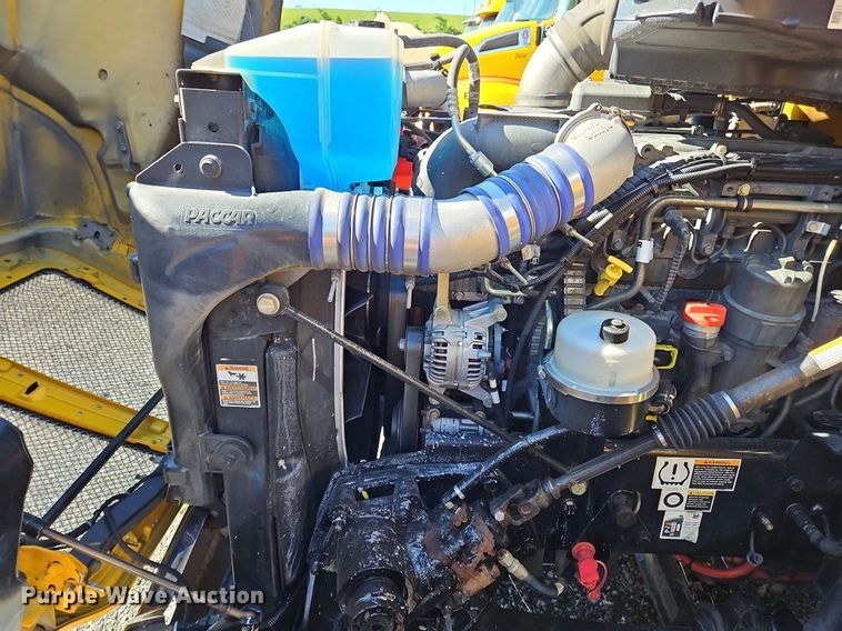 image for item OK9913 2021 Kenworth T680 semi truck