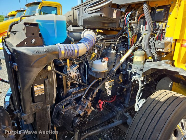 image for item OK9913 2021 Kenworth T680 semi truck