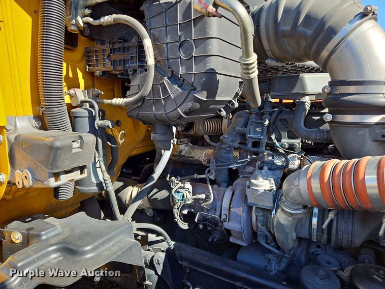 image for item OK9913 2021 Kenworth T680 semi truck