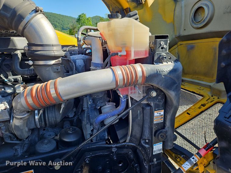 image for item OK9913 2021 Kenworth T680 semi truck