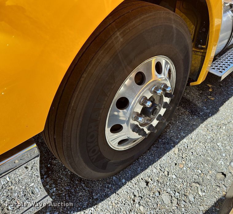 image for item OK9913 2021 Kenworth T680 semi truck