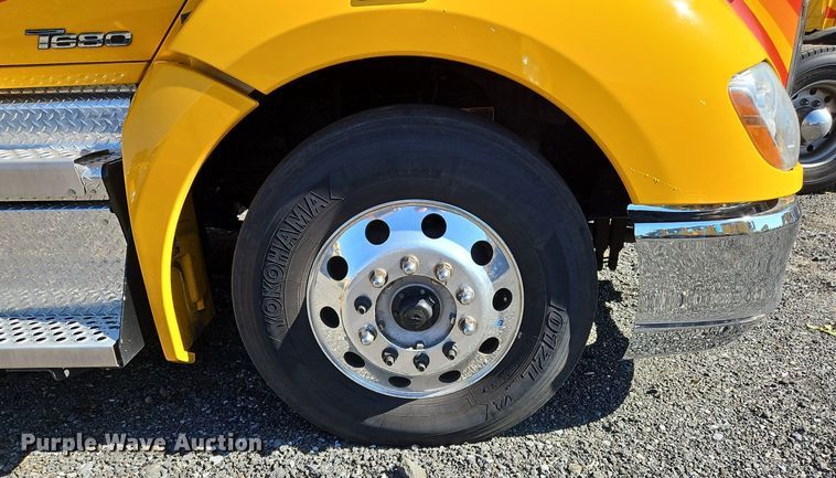 image for item OK9913 2021 Kenworth T680 semi truck