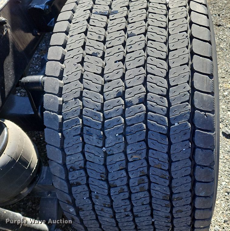 image for item OK9913 2021 Kenworth T680 semi truck