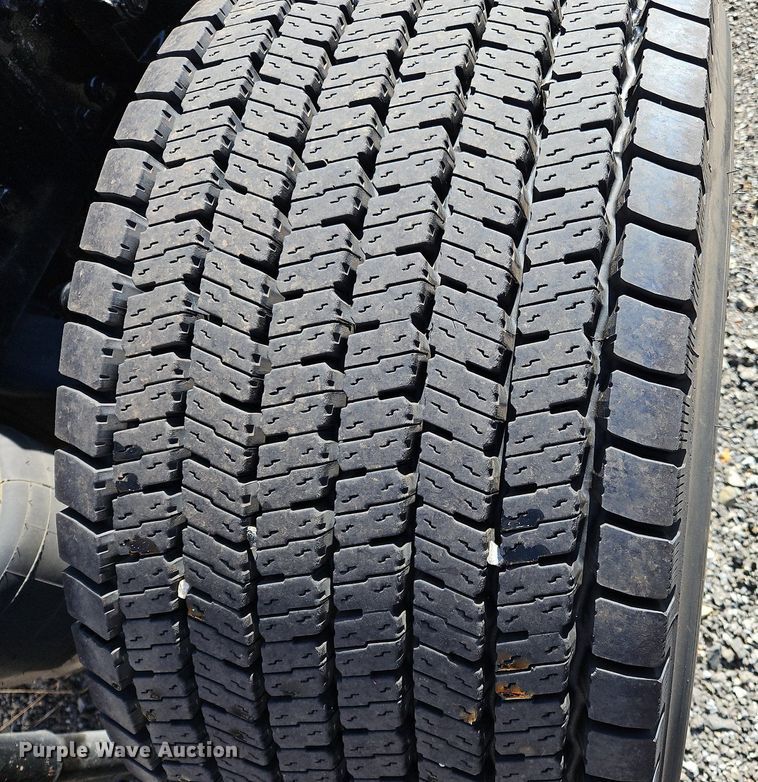 image for item OK9913 2021 Kenworth T680 semi truck