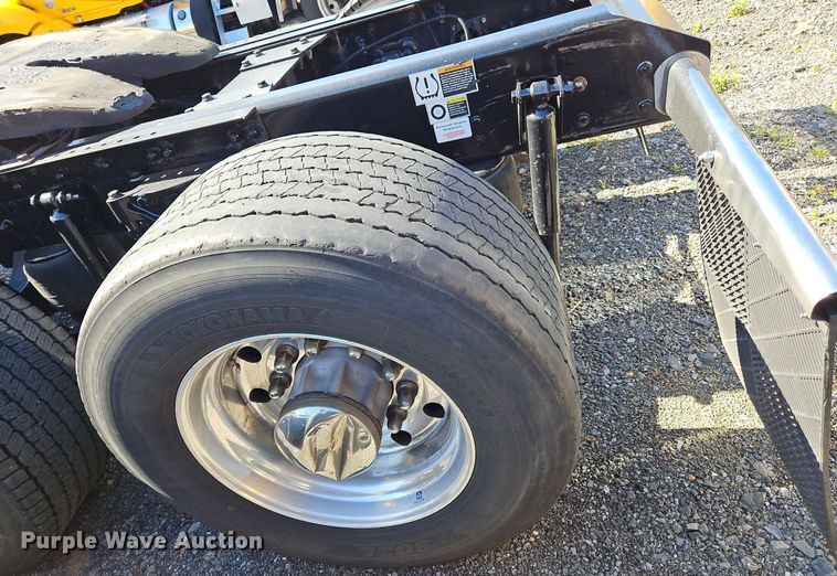 image for item OK9913 2021 Kenworth T680 semi truck