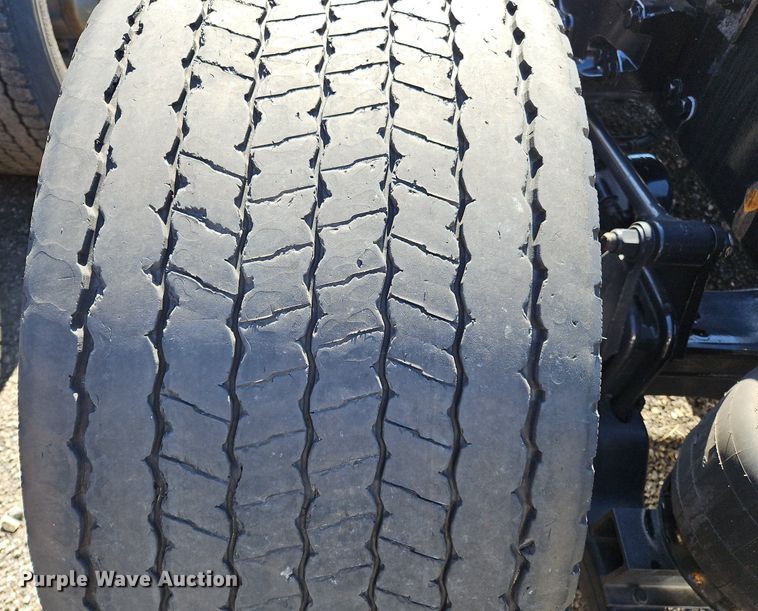 image for item OK9913 2021 Kenworth T680 semi truck