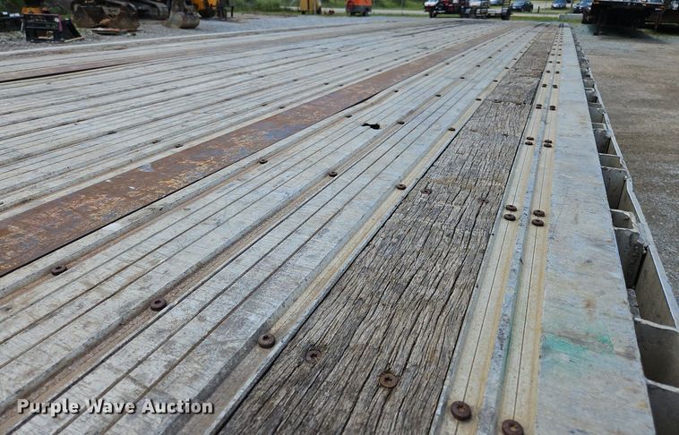 image for item OK9951 2006 Fontaine  flatbed trailer