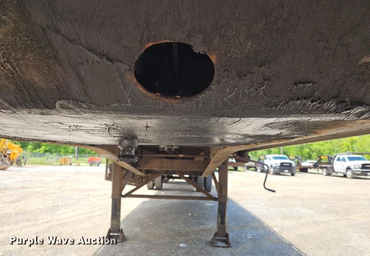 image for item OK9951 2006 Fontaine  flatbed trailer