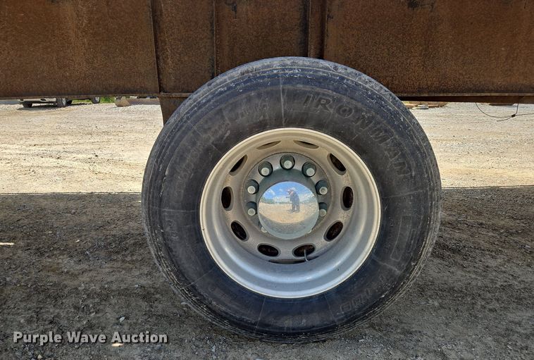 image for item OK9951 2006 Fontaine  flatbed trailer