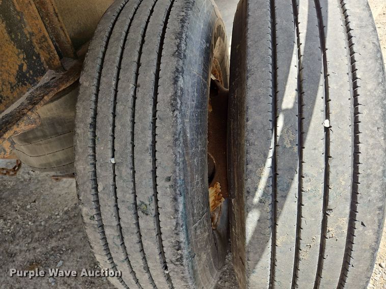 image for item OK9951 2006 Fontaine  flatbed trailer