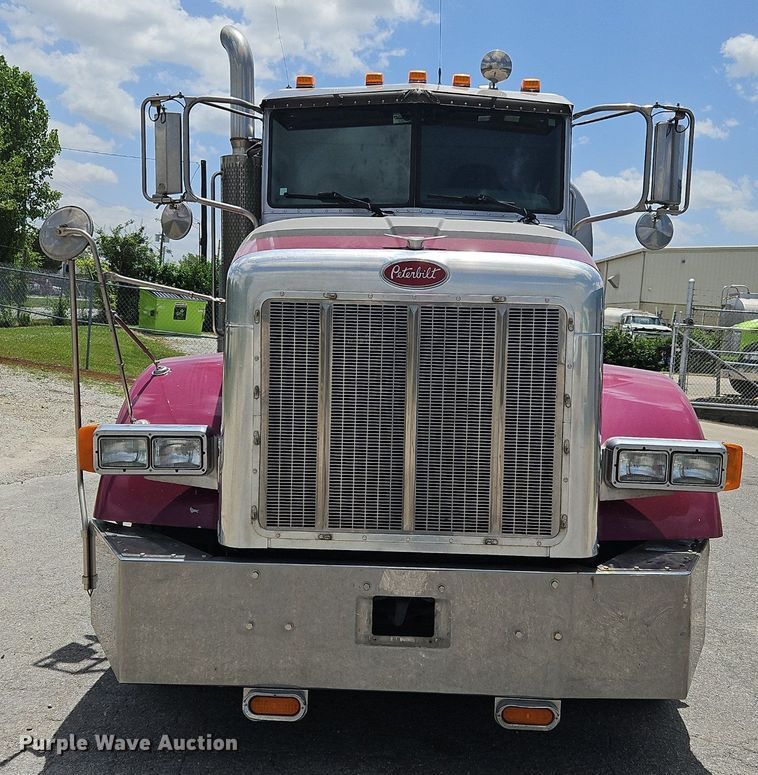 image for item OK9953 2007 Peterbilt  378 tank truck