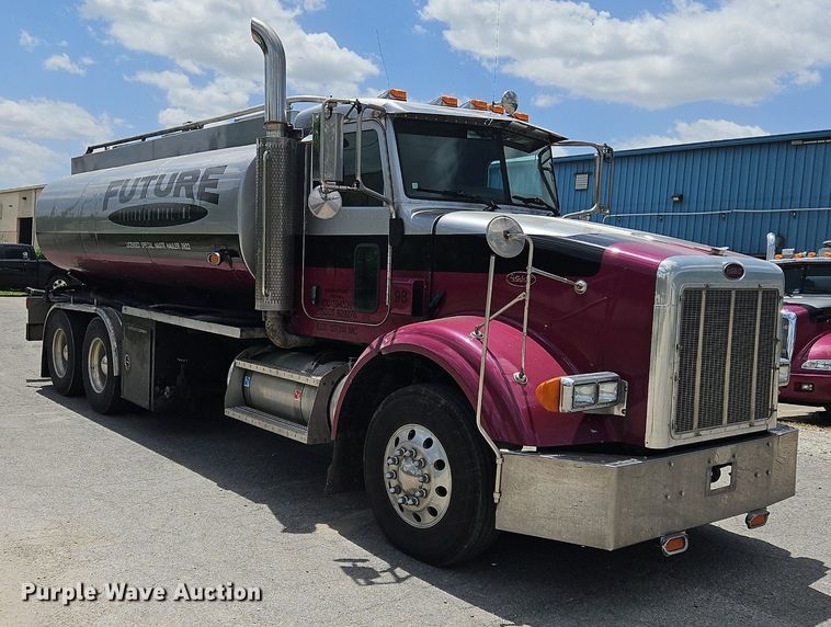 image for item OK9953 2007 Peterbilt  378 tank truck