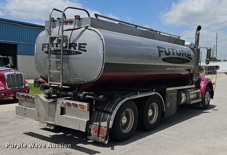 image for item OK9953 2007 Peterbilt  378 tank truck