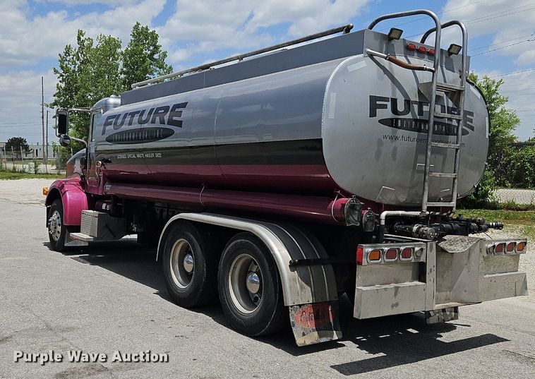 image for item OK9953 2007 Peterbilt  378 tank truck