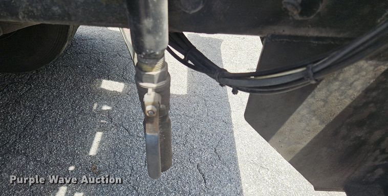 image for item OK9953 2007 Peterbilt  378 tank truck