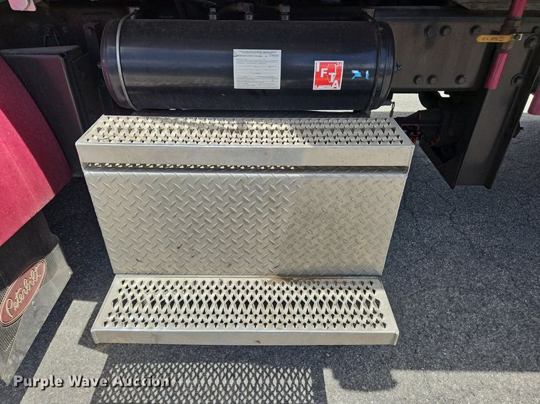 image for item OK9953 2007 Peterbilt  378 tank truck