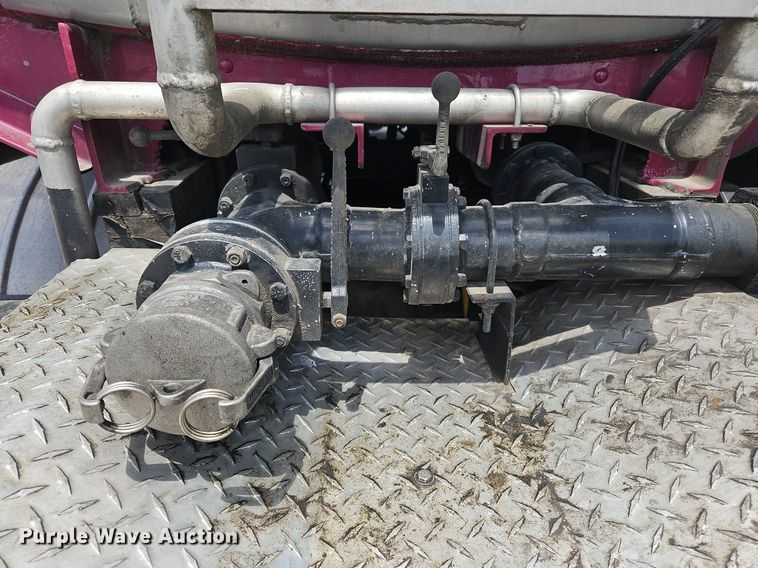 image for item OK9953 2007 Peterbilt  378 tank truck