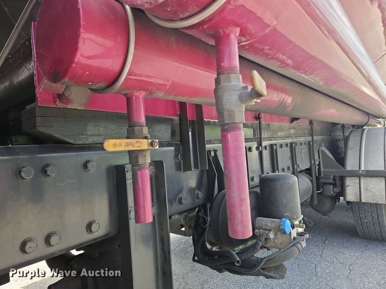 image for item OK9953 2007 Peterbilt  378 tank truck