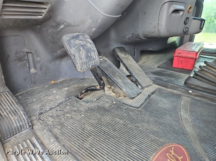 image for item OK9953 2007 Peterbilt  378 tank truck