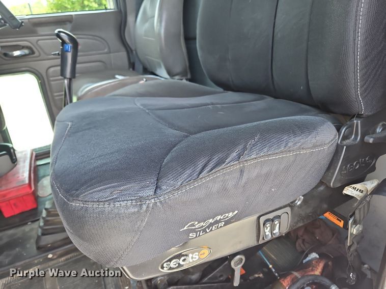 image for item OK9953 2007 Peterbilt  378 tank truck