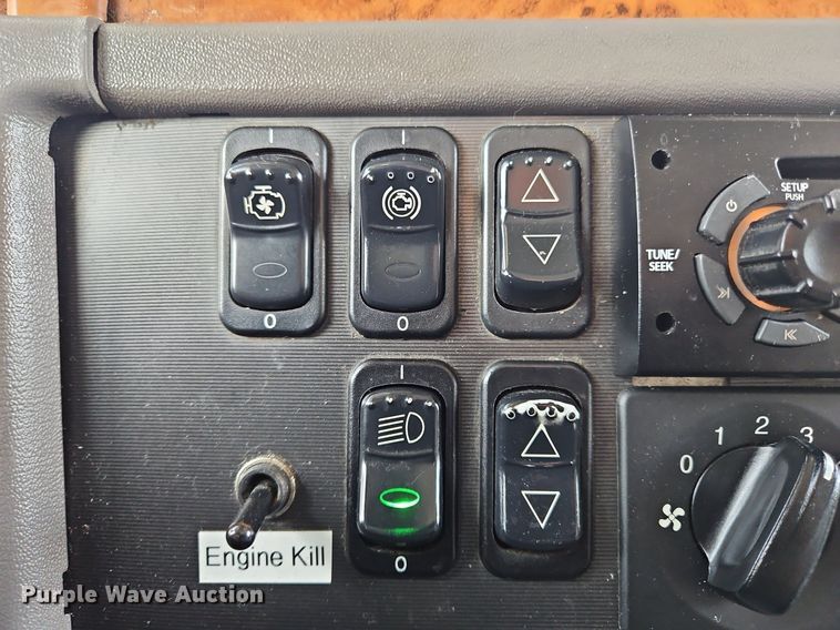 image for item OK9953 2007 Peterbilt  378 tank truck