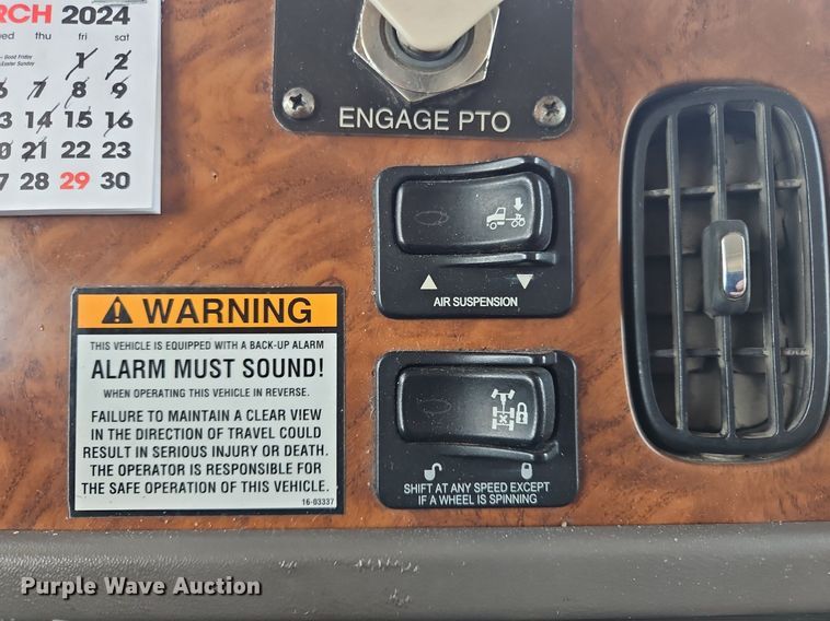 image for item OK9953 2007 Peterbilt  378 tank truck