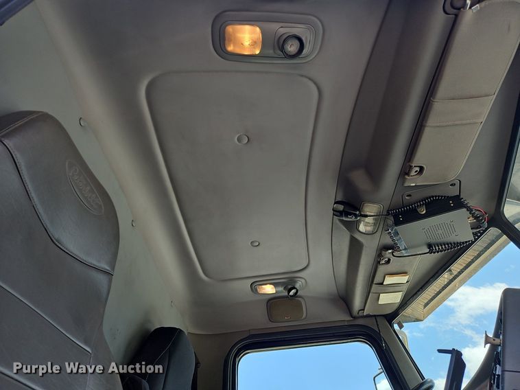 image for item OK9953 2007 Peterbilt  378 tank truck