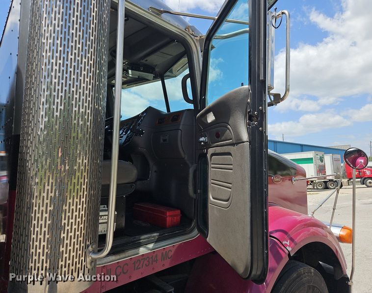 image for item OK9953 2007 Peterbilt  378 tank truck