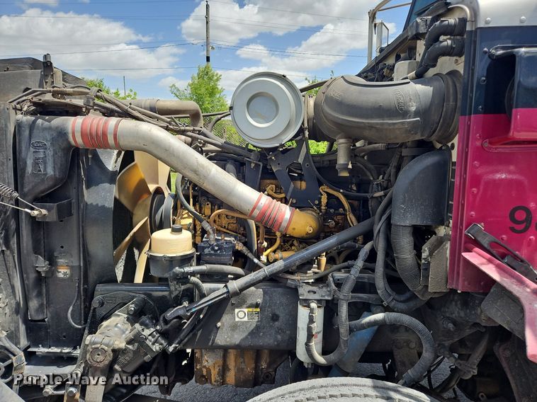 image for item OK9953 2007 Peterbilt  378 tank truck