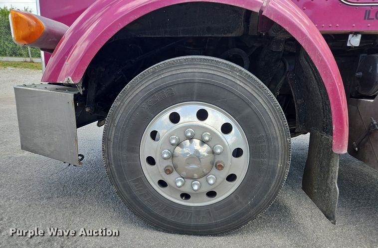 image for item OK9953 2007 Peterbilt  378 tank truck