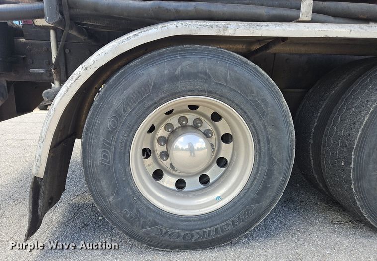 image for item OK9953 2007 Peterbilt  378 tank truck