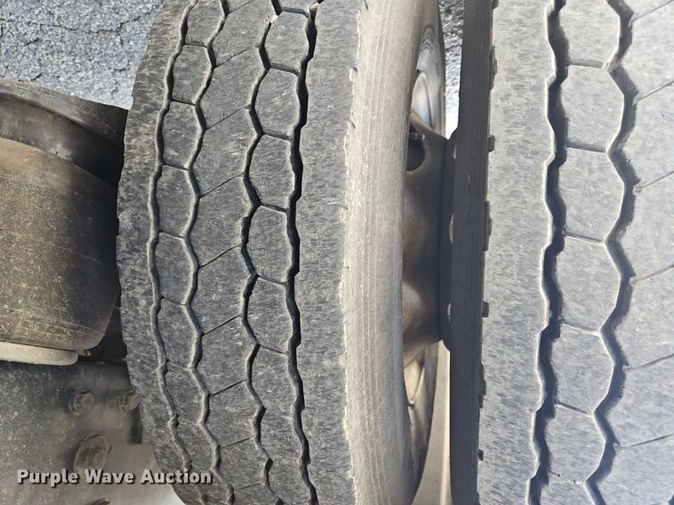 image for item OK9953 2007 Peterbilt  378 tank truck